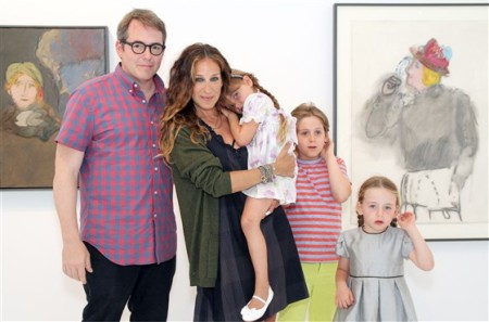 A family photo of Sarah Jessica with her husband and children.